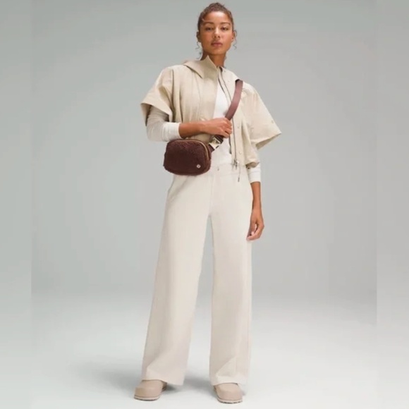 Lululemon Everywhere Belt Bag 1L Fleece NWT - Picture 3 of 5